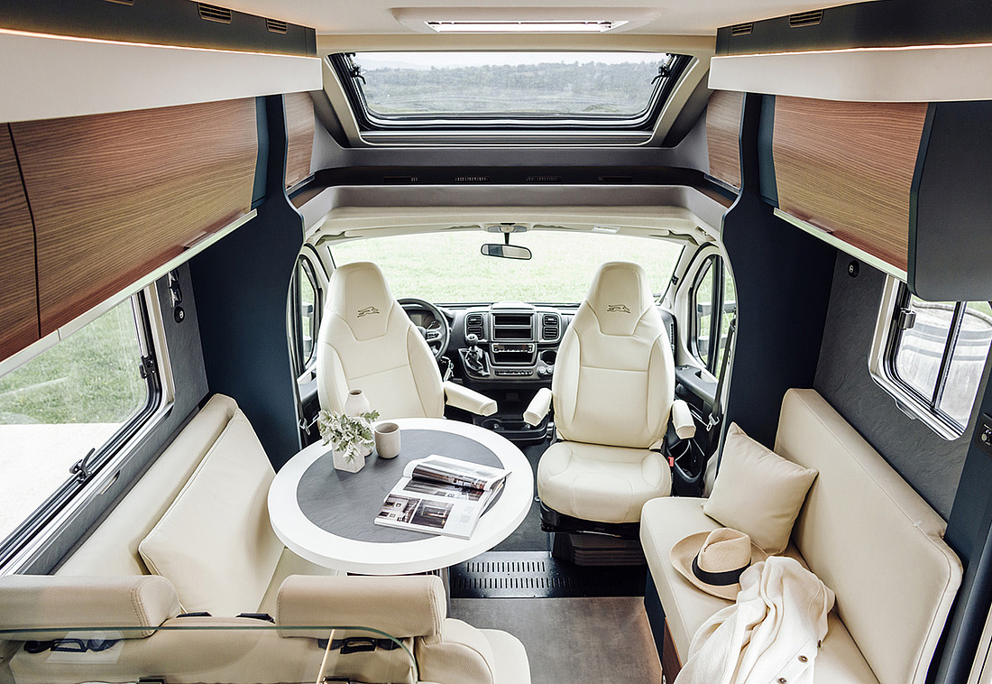 Wohnmobil innen: Wohnbereich