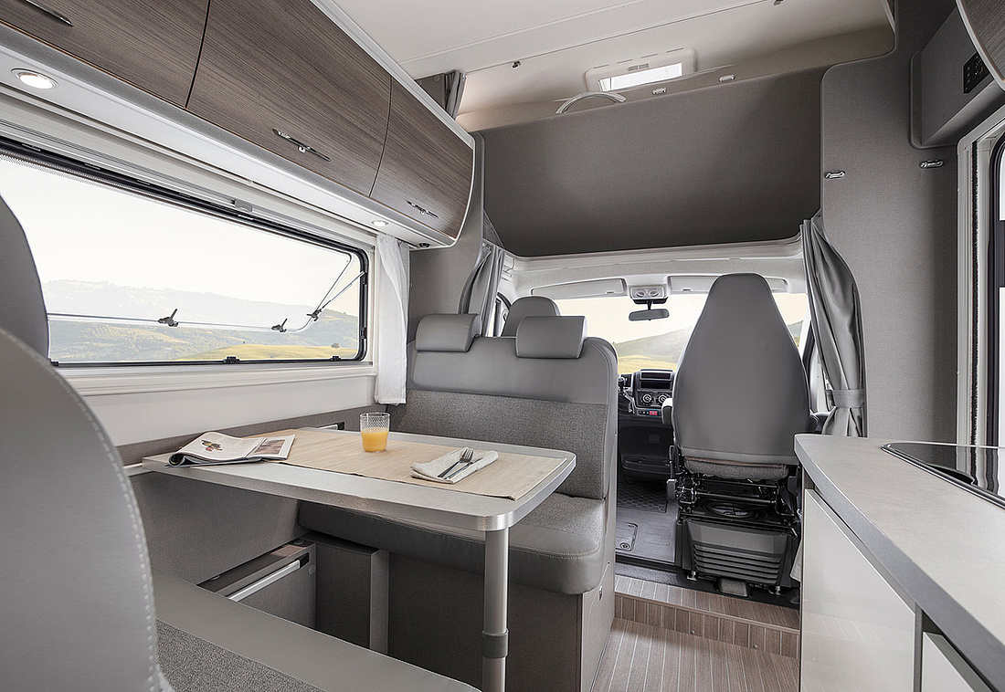 Wohnmobil innen: Wohnberreich