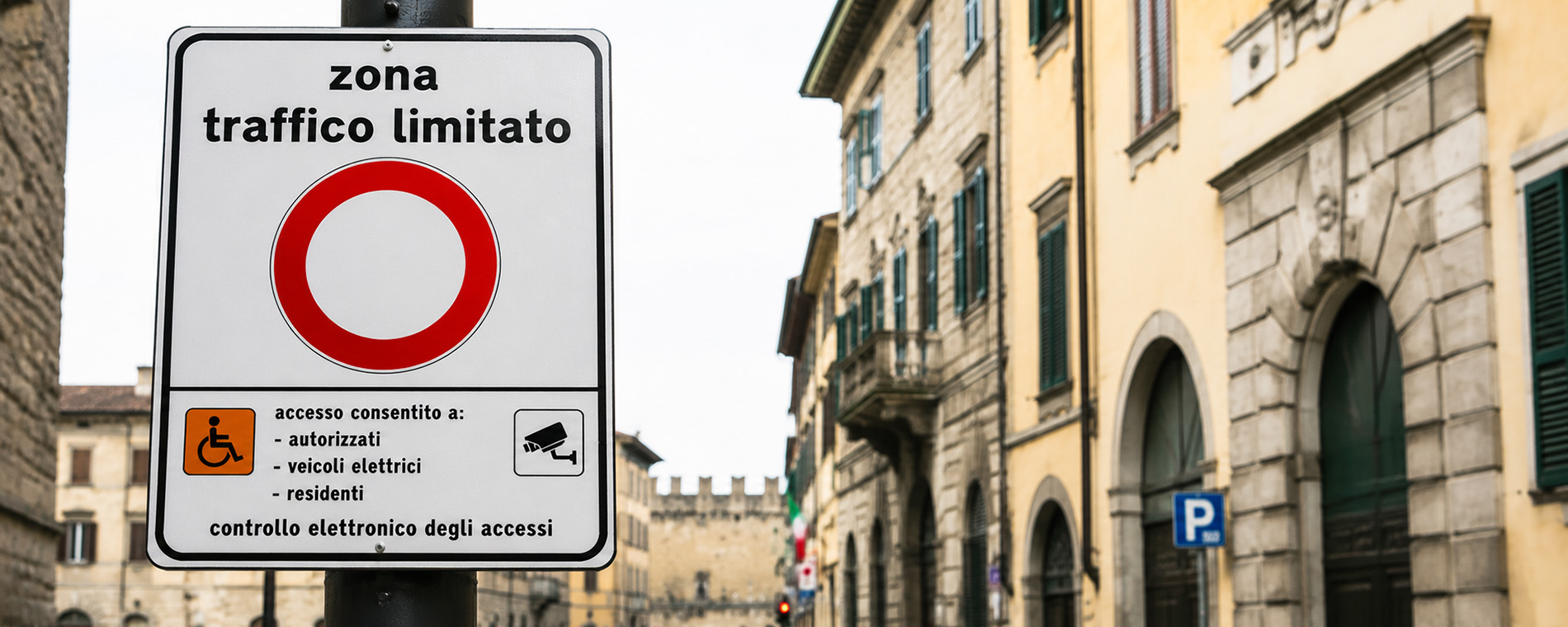 Schild auf italienischer Straße Zona traffico limitato