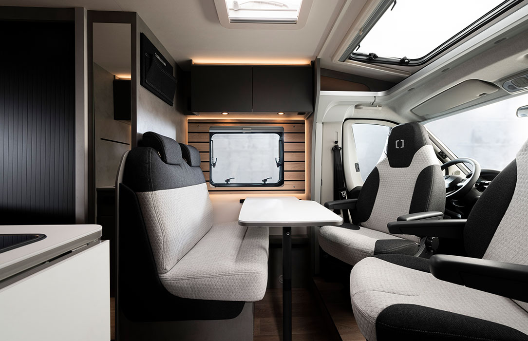 Wohnmobil innen: Wohnbereich