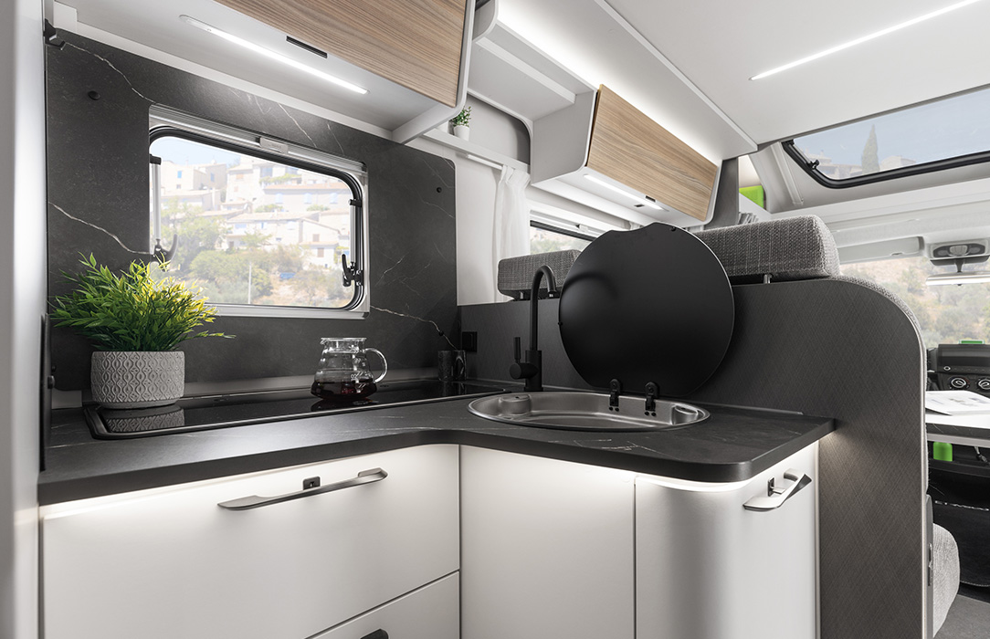 Wohnmobil Inneneinrichtung Küchenecke