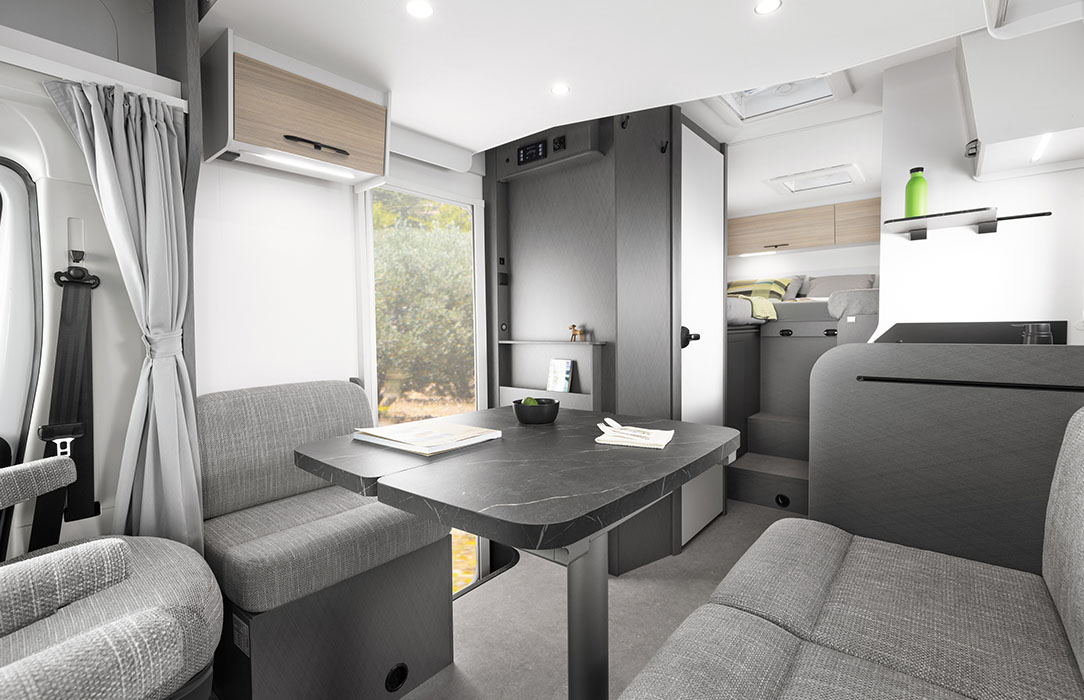 Wohnmobil innen Wohnraum